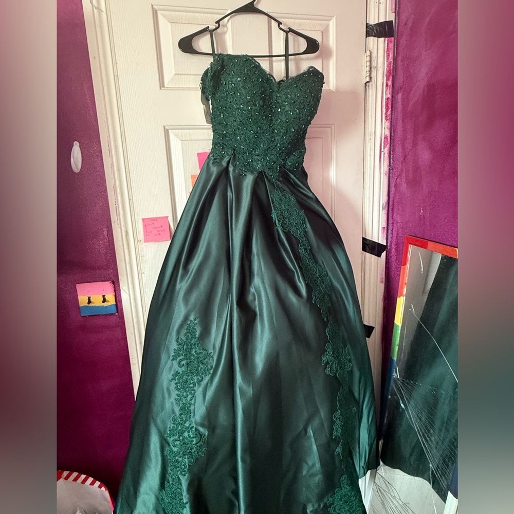 Elegant Green Strapless Gown